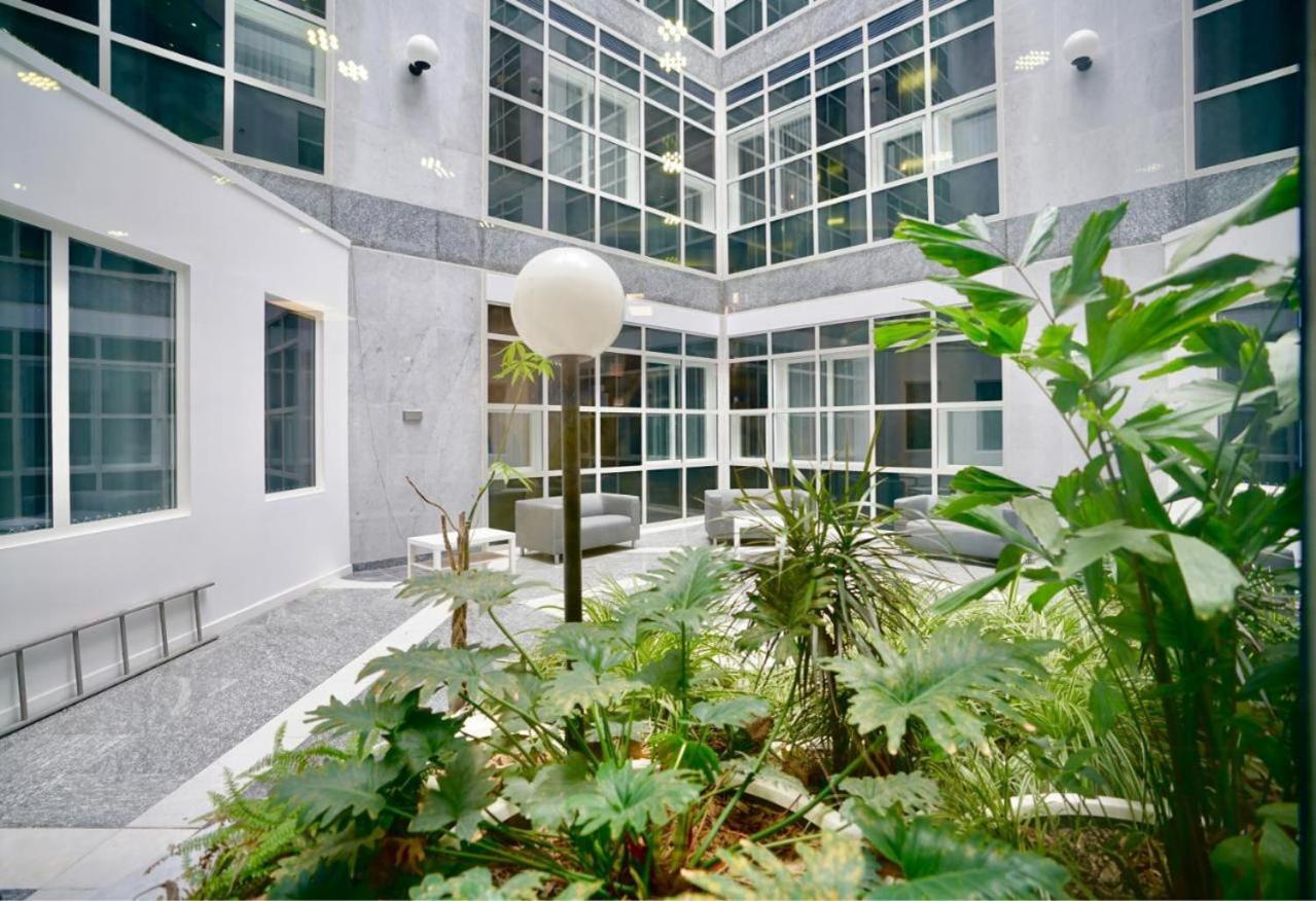 Two Bedroom - Central Peterborough Apartment - Bayard Apartments 外观 照片